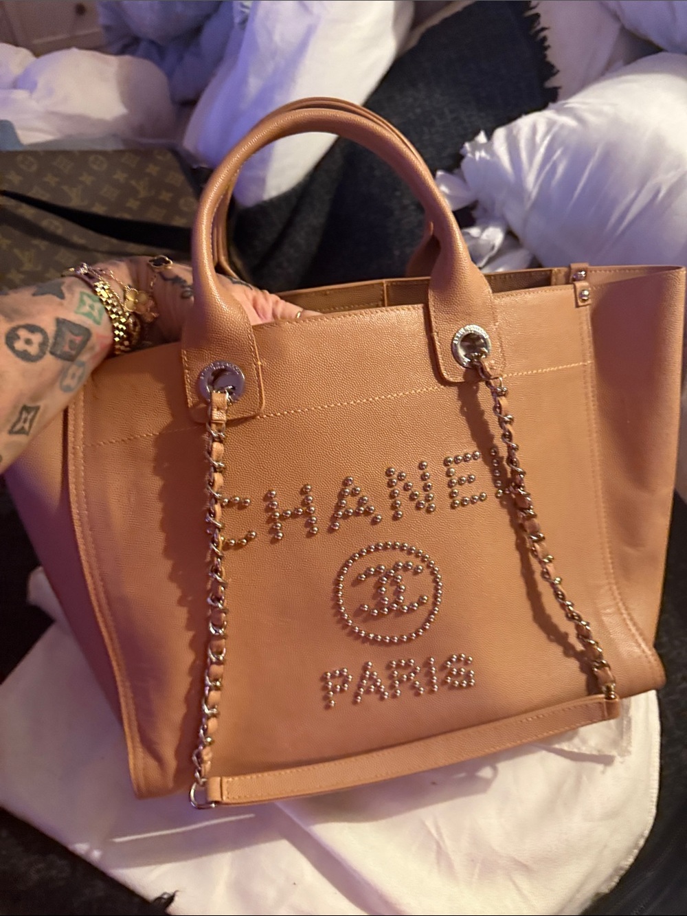 The famous shopping tote